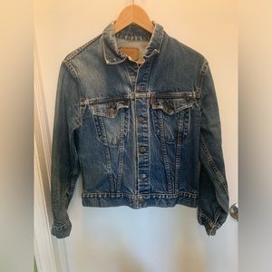 Women’s Levi’s Jean Jacket With Stretch, Size Armpit to Armpit 17.5 inches